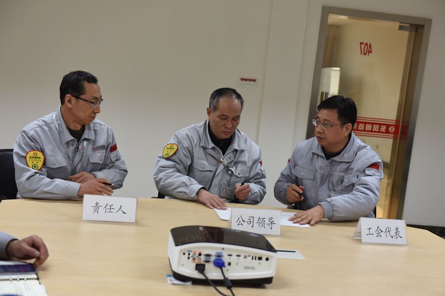 簽字現(xiàn)場.jpg 簽字現(xiàn)場.jpg