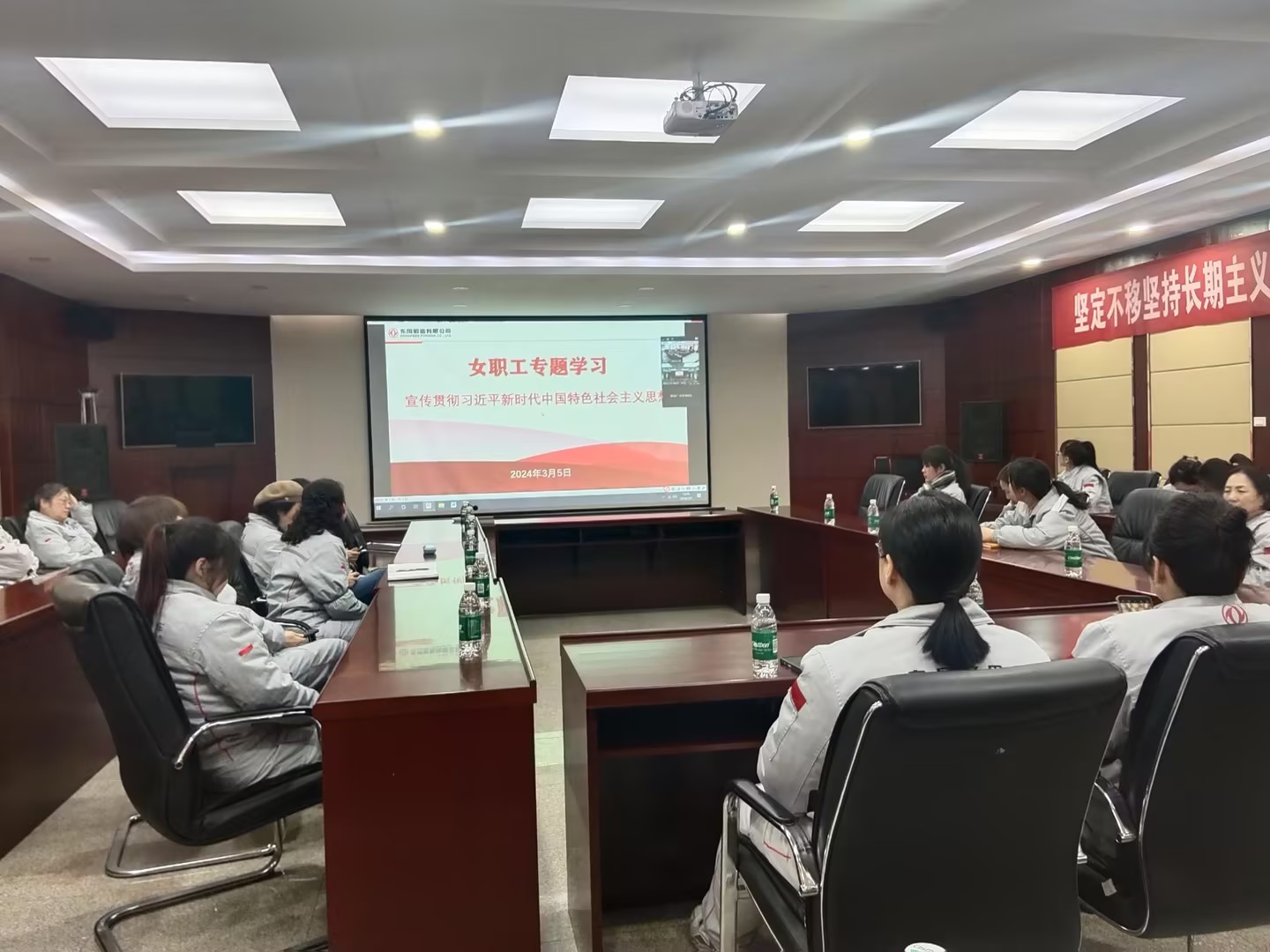 學習二十大精神.jpg 學習二十大精神.jpg